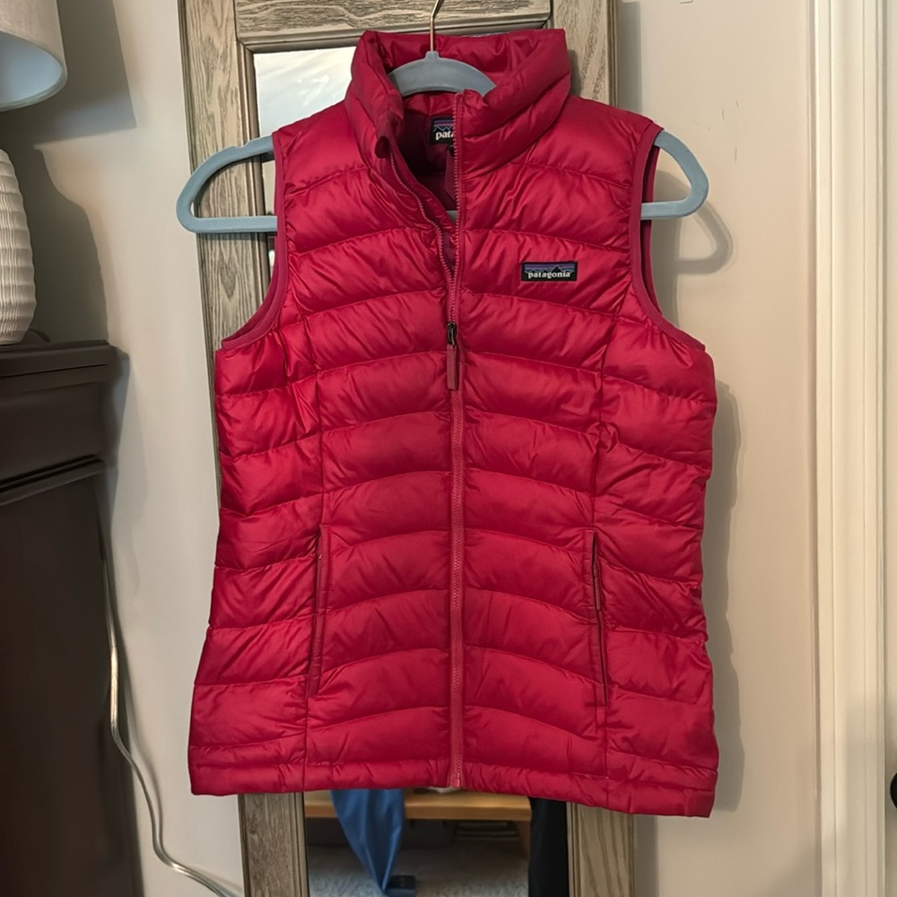 Worn pink Patagonia vest kids size 12/ large. Not eligible for Patagonia return